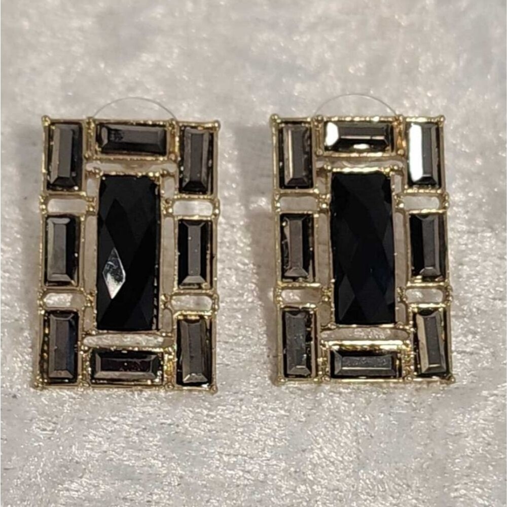 Vintage Black Agate/Onyx and Gold Tone Earrings